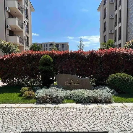 Deluxe In Cascadas Sunny Apartment